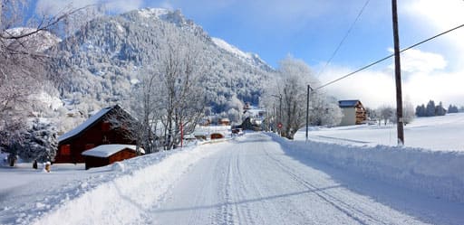 Choisir entre pneus neige et chaînes ?