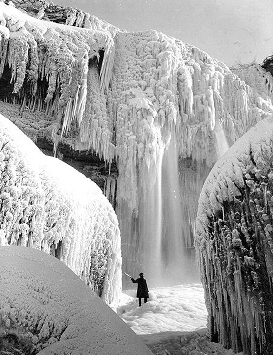 Chutes du Niagara enti�rement gel�es