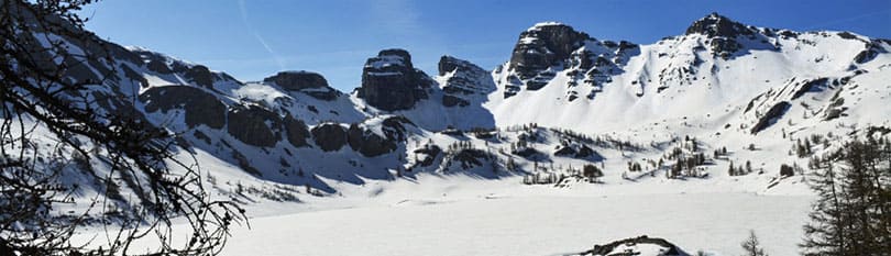 Panorama hivernal sur le Lac d'Allos. - © Baillou